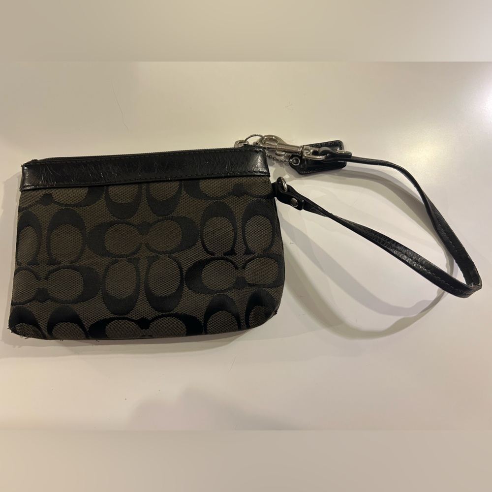 Coach • Double C logo • Wristlet